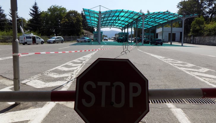 Спрени са и фериботите, обслужващи граничните пунктове Свищов – Зимнич и Никопол – Турну Мъгуреле