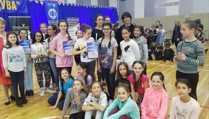Момичетата завоюваха първо място в категория „Класически балет, формации“