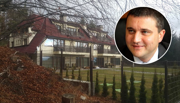 До момента министър Горанов не е дал обяснения и за апартамента, който ползва безплатно, въпреки призива на премиера Борисов от Брюксел да го направи