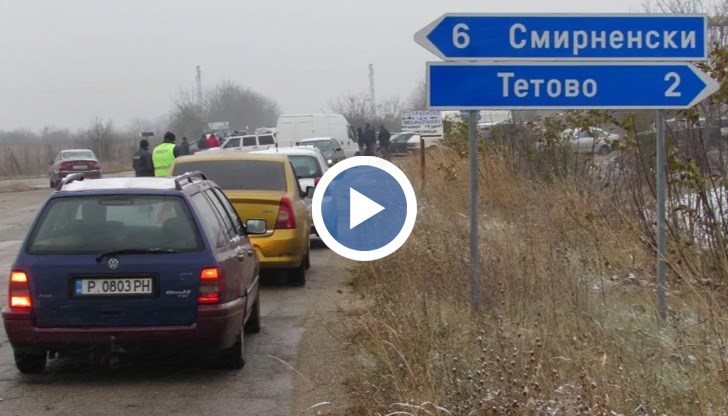 Автомобили и техника затвориха пътя Русе - Кубрат
