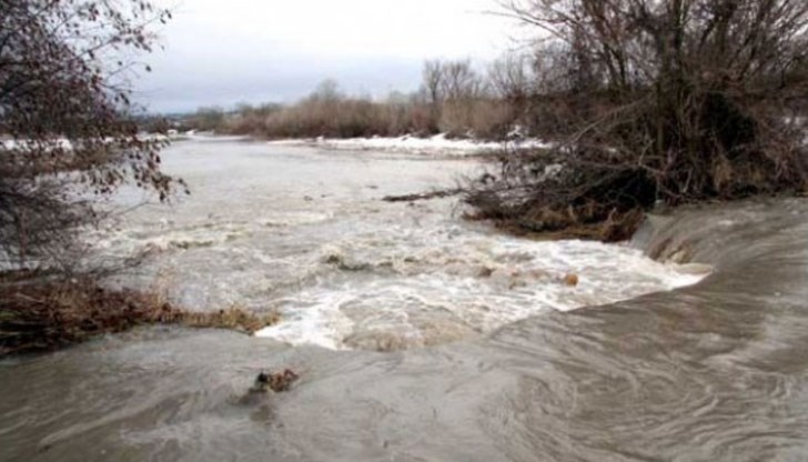 Синоптиците предупреждават за опасност от порои и наводнения в следващите дни