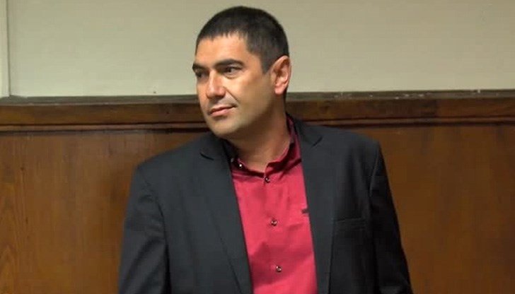 Общинският съветник първоначално е въведен в приемно отделение, откъдето ще бъде прехвърлен в затворническо общежитие