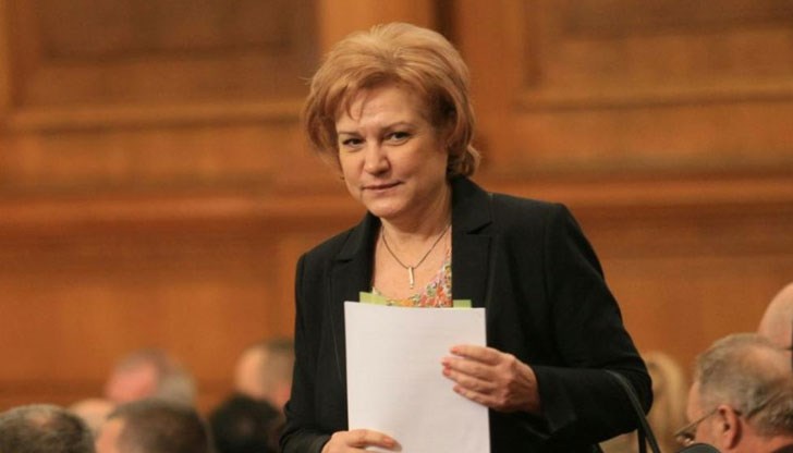 Другарката Менда плъзна законодателни предложения в полза на застрахователите Другарката Менда плъзна законодателни предложения в полза на застрахователите