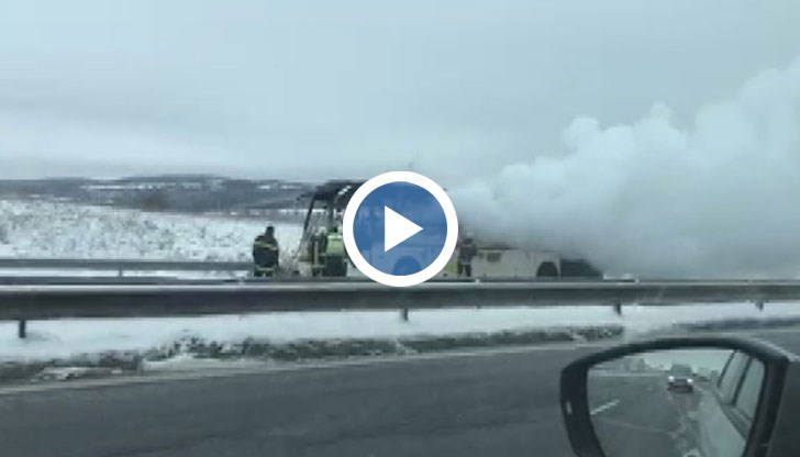 Пламнала е задната част на рейса