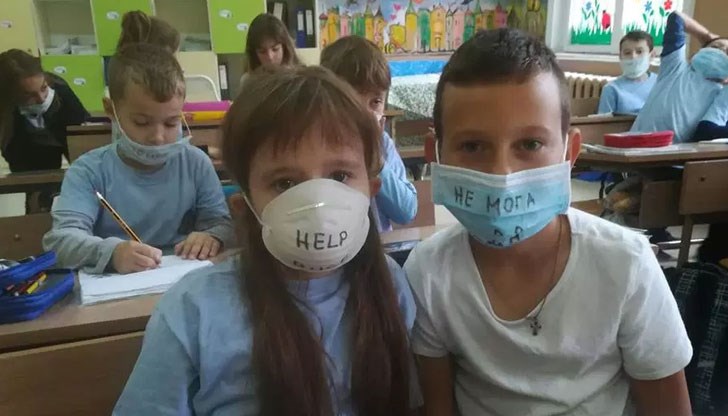 Второкласници учат с маски заради мръсния въздух в Русе