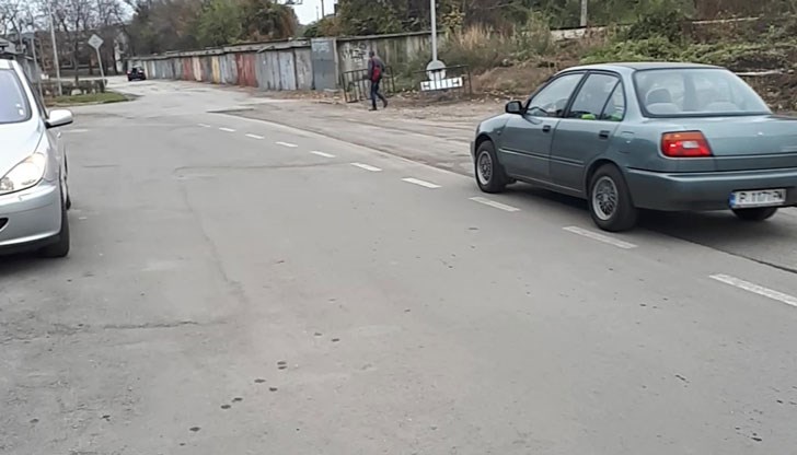 Вече повече от месец е разкопан булевард "Родина"