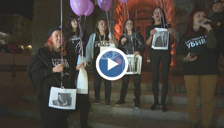 Розови балони с лика на вицепремиера Валери Симеонов полетяха в небето