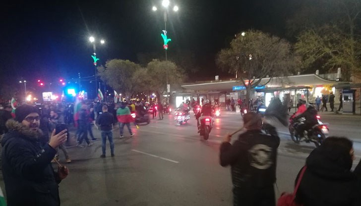 Силите на реда спряха опит за нахлуване в блок, където живее общински съветник Силите на реда спряха опит за нахлуване в блок, където живее общински съветник