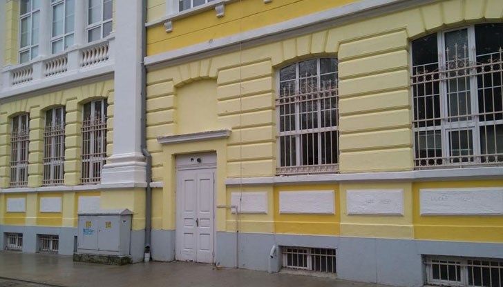 Децата, които учат втора смяна в сградата на АГ „Гео Милев“, няма да мръзнат навън Децата, които учат втора смяна в сградата на АГ „Гео Милев“, няма да мръзнат навън