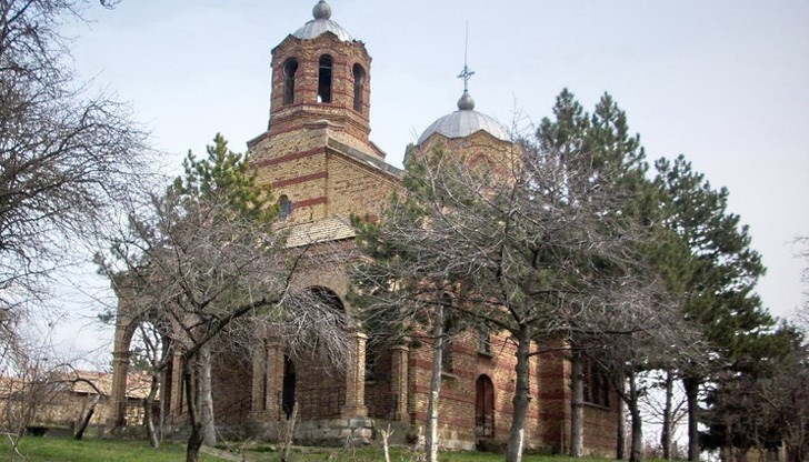 Светата литургия се състоя в обновения храм “Св. Архангел Михаил” Светата литургия се състоя в обновения храм “Св. Архангел Михаил”