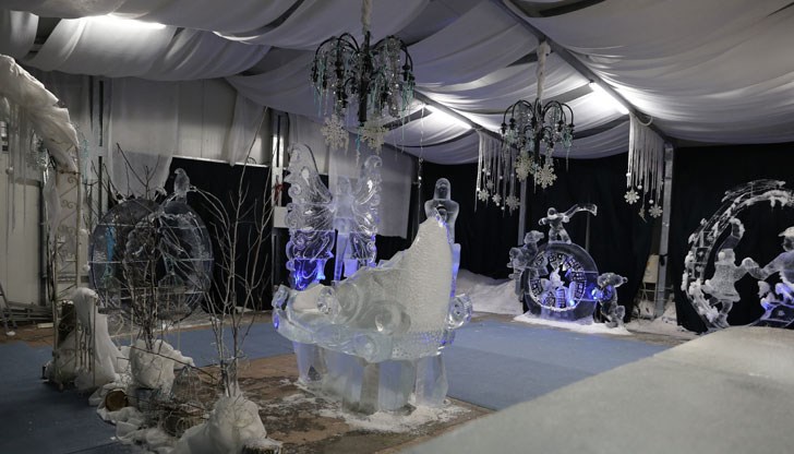 Ледената пързалка отваря врати тази вечер с шоу спектакъл Ледената пързалка отваря врати тази вечер с шоу спектакъл