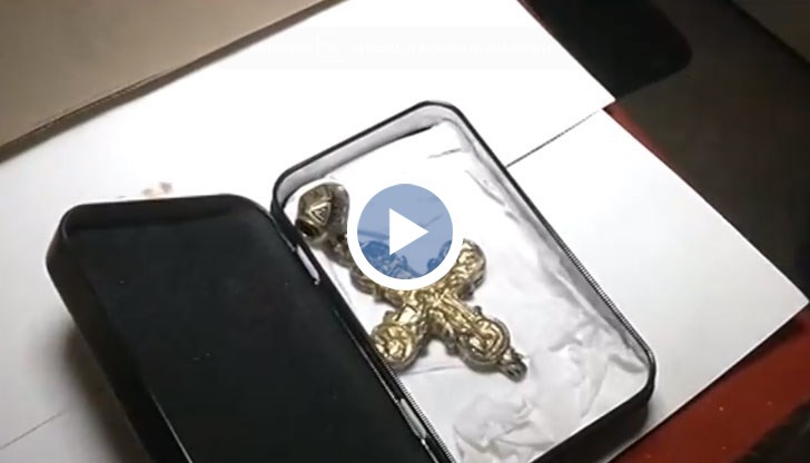 Първият в света златен кръст с частица от Христовото разпятие се появи при рутинни разкопки