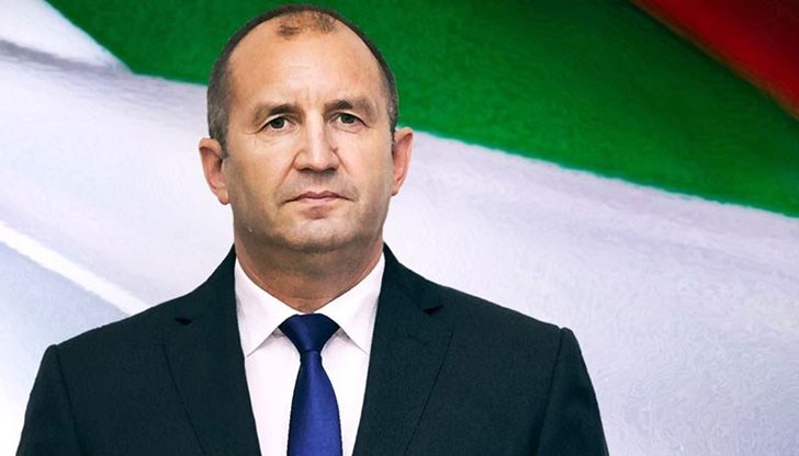 На Централните софийски гробища президентът положи венец пред мемориала на загиналите герои На Централните софийски гробища президентът положи венец пред мемориала на загиналите герои