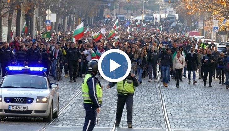 Хиляди излязоха на протест в цялата страна