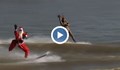 Дядо Коледа пристига на водни ски