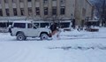 Кметът на село Бистрица превърна джипа си в снегорин