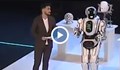 Вискотехнологичен робот се оказва мъж в костюм