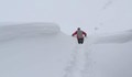 В Румъния натрупа 2 метра сняг