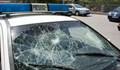 Хвърлиха тухла върху полицейския автомобил