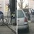 Зареждане на русенска бензиностанция не по правилата!