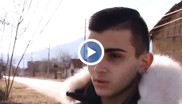 Кирил отделя от собствените си скромни средства, за да дарява хранителни продукти на възрастни хора