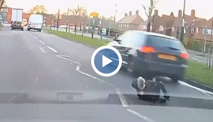 Момченце оцеля по чудо, след като бе ударено от учебен автомобил и се размина на косъм да бъде прегазено от друга кола