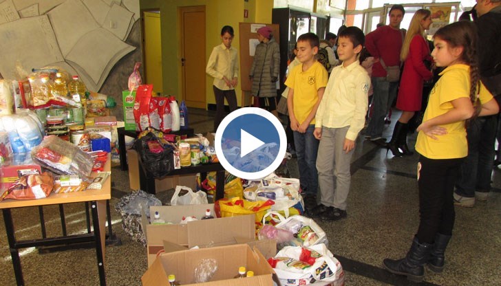 Деца, родители и учители събират дарения за приютите на отец Иван