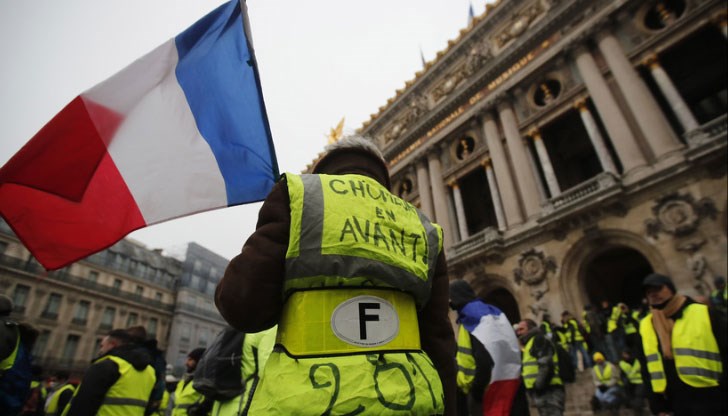 Смъртните случаи, свързан с протестите на във Франция, стават седем