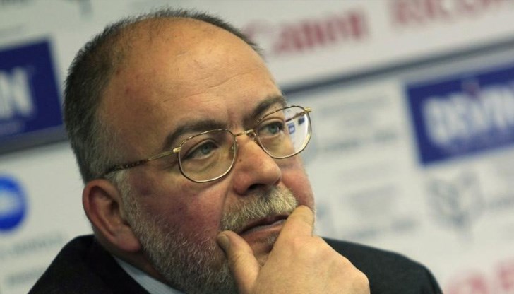 Хората не могат да си купят лекарствата, а правителството се хвали