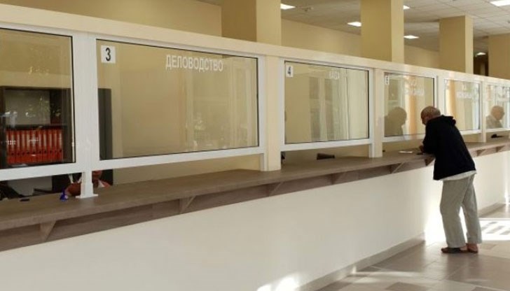 За бърза услуга таксата не може да е повече от 2 пъти по-висока от тази за извършването ѝ в обичайния срок За бърза услуга таксата не може да е повече от 2 пъти по-висока от тази за извършването ѝ в обичайния срок