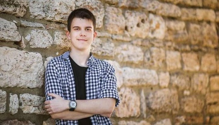 20-годишното момче вече е напълно здраво 20-годишното момче вече е напълно здраво