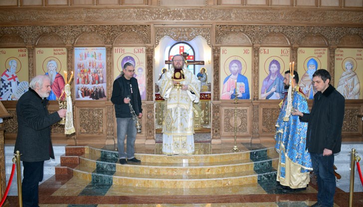 Негово Високопреосвещенство Русенски митрополит Наум отслужи св. литургия