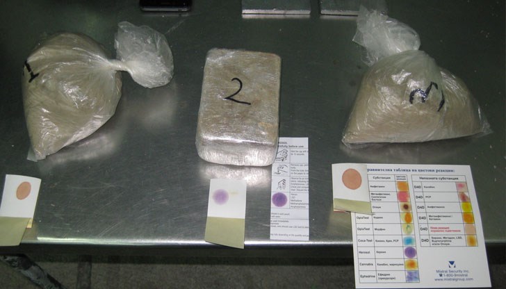 Амфетамини и хероин са открити с рентген в акумулатора на кола