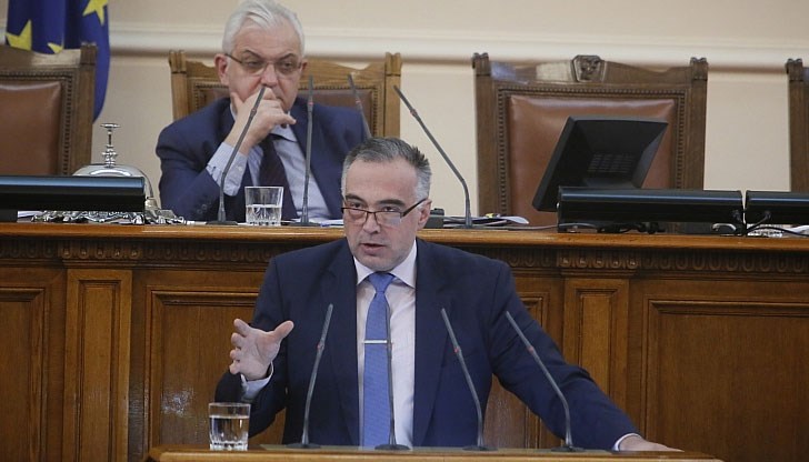 Антон Кутев: Депутатите от мнозинството сте само гумен печат, който подпечатва цялото това безобразие