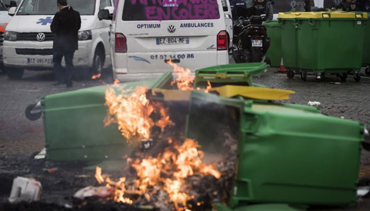 Блокираха 100 училища като част от разрастващите се демонстрации срещу френското правителство Блокираха 100 училища като част от разрастващите се демонстрации срещу френското правителство