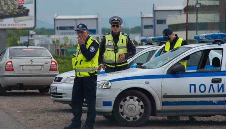 Полицаи сурвакат шофьори преди празниците с глоби от 1000 лева