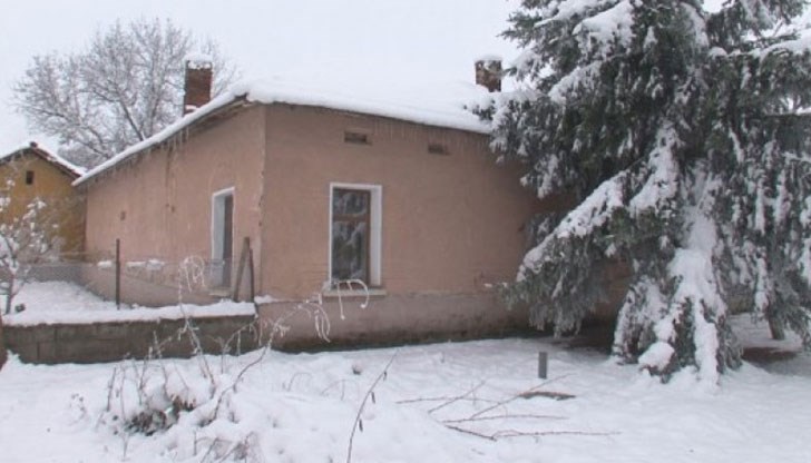 Заподозреният за кражбата от бащината къща на бившия вицепремиер Валери Симеонов в село Бутан е бил задържан за 24 часа