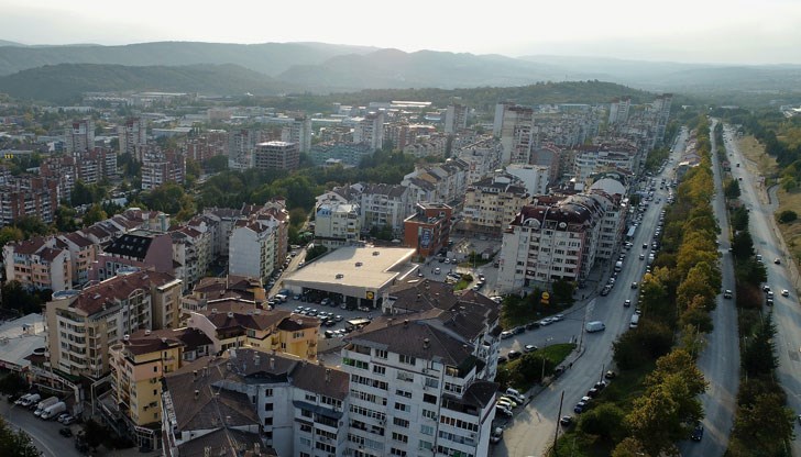 Оттам на още 5 км ще е първият пътен възел на АМ „Русе – Велико Търново – с АМ „Хемус“ Оттам на още 5 км ще е първият пътен възел на АМ „Русе – Велико Търново – с АМ „Хемус“