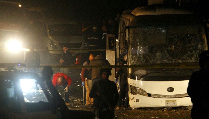 Съобщава се за най-малко двама загинали и 14 ранени