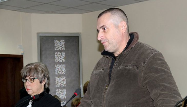 В своята изповед той споделя през какви изпитания преминава и как се чувства човек, обвинен в разстрела на собствените си родители