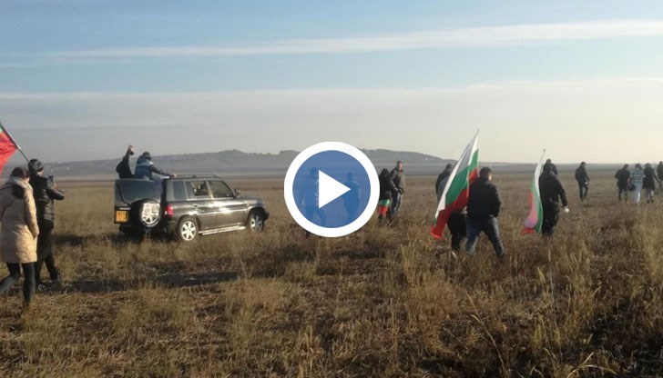 Протестиращи "атакуваха" магистрала Тракия през нивите