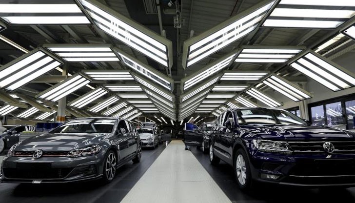 Съкращенията са свързани с плановете на компанията за преструктуриране и увеличаване на производството на електромобили Съкращенията са свързани с плановете на компанията за преструктуриране и увеличаване на производството на електромобили