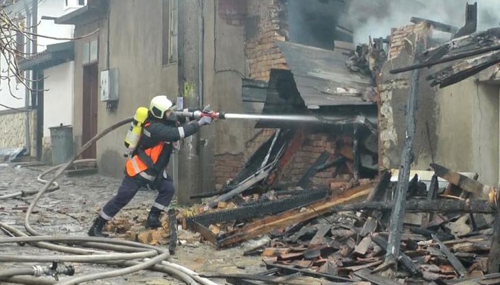 Нели Николова от Велико Търново останала без дом по време на пожар