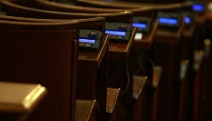 Парламентът плаща на всеки командировъчни и бензин Парламентът плаща на всеки командировъчни и бензин
