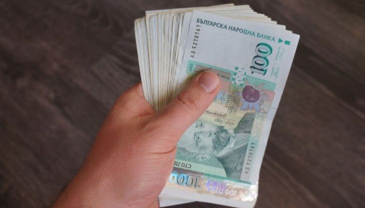 Мъж и жена се простиха с общо над 8 бона Мъж и жена се простиха с общо над 8 бона