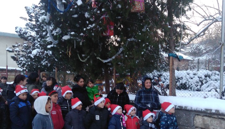 Празничното настроение и веселието завладяха населеното място