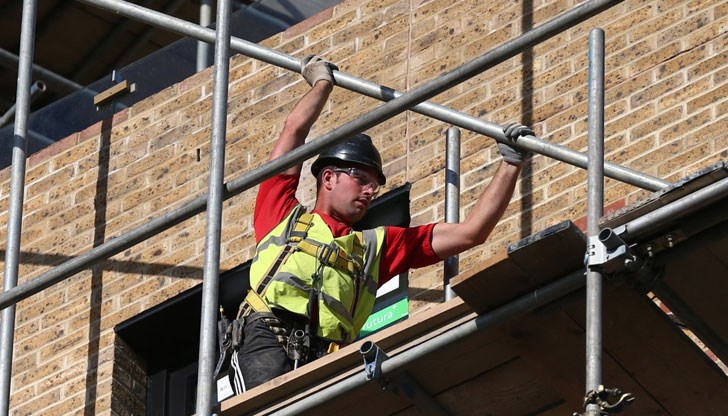 Нискоквалифицираните европейци може да получават виза за пребиваване за срок до една година, но само ако идват от държави "с нисък риск от злоупотреба с имиграцията" Нискоквалифицираните европейци може да получават виза за пребиваване за срок до една година, но само ако идват от държави "с нисък риск от злоупотреба с имиграцията"