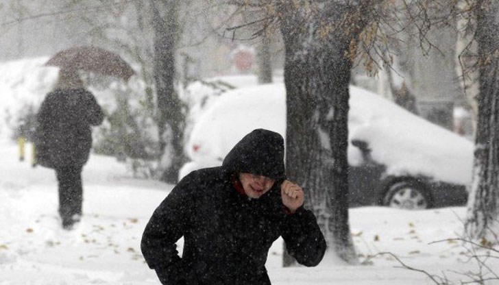 Жълт код за обилни валежи и поледици е обявен за 9 области на страната
