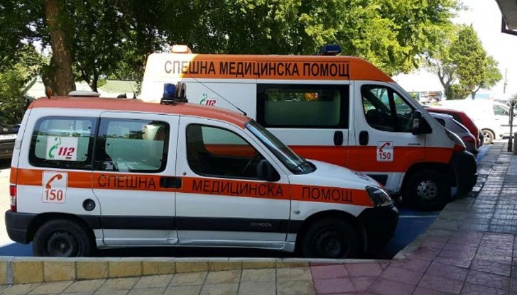 Буйстващи младежи удрят и блъскат персонала