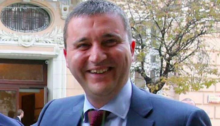 Горанов спестил за две години 345 000 лева при заплата от 1200 лева на месец